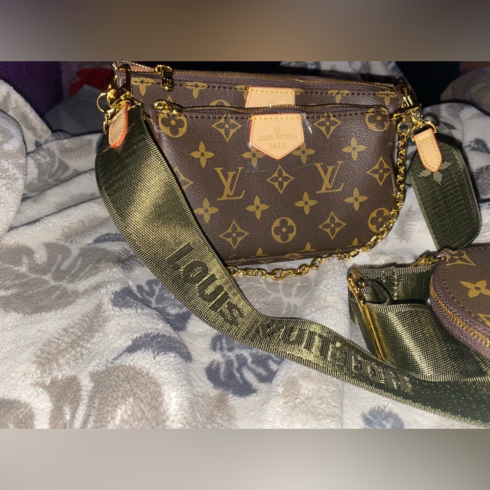purse & airpods purse with chain strap green straps multiple purses olive color